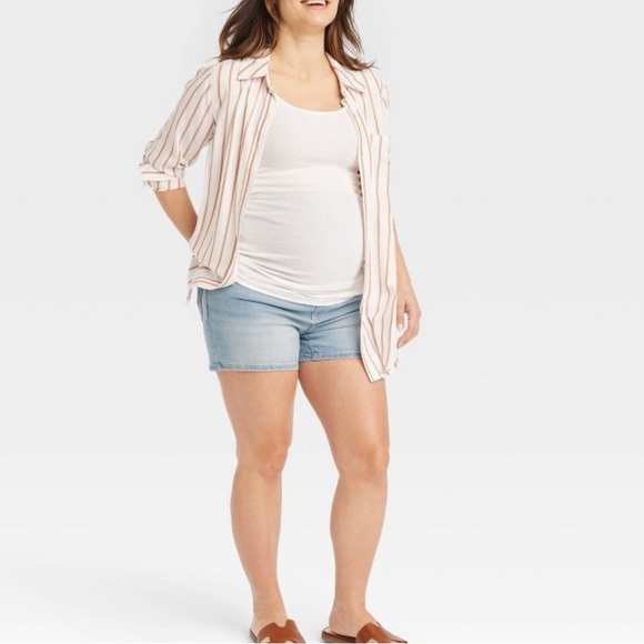 Isabel Maternity Over Belly Midi  Jean Shorts by Ingrid & Isabel Light wash - Picture 5 of 5